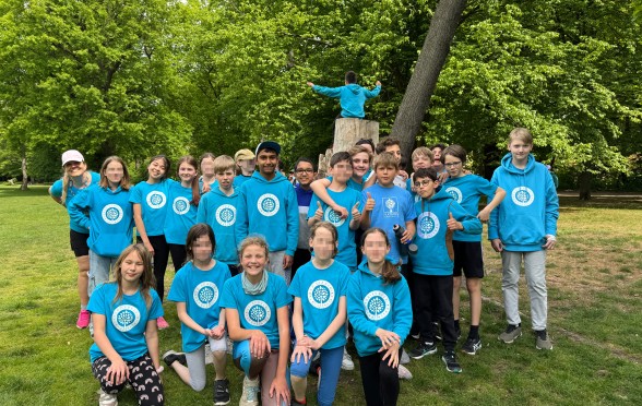 Unsere Grundschüler im Schlosspark beim Sponsorenlauf