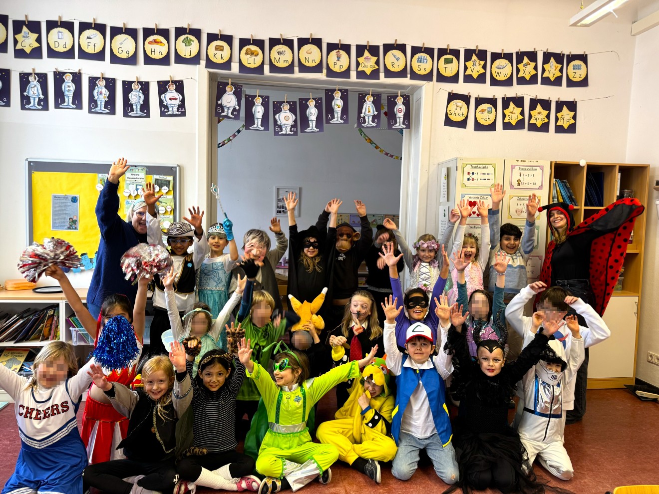 Unsere Schüler*innen beim Fasching feiern