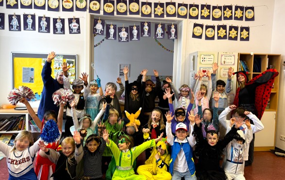Unsere Schüler*innen beim Fasching feiern